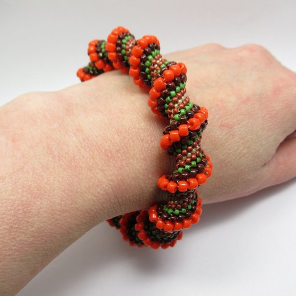 Fall inspired Cellini Spiral beadwoven bracelet - Picture 7 of 7